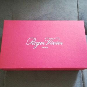 Roger vivier shoe box